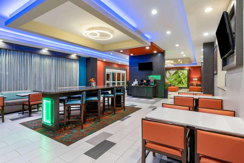 La Quinta Inn & Suites by Wyndham Muskogee Hotel in Muskogee