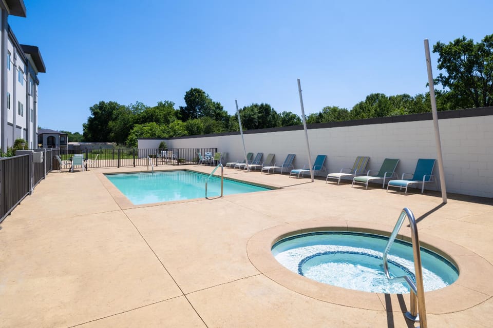 La Quinta Inn & Suites by Wyndham Muskogee Hotel in Muskogee