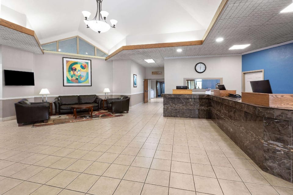 Baymont Inn and Suites by Wyndham Farmington, MO Hotel in Ozark Mountains