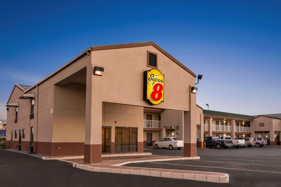 Super 8 by Wyndham Hattiesburg North/University Area Hotel in Hattiesburg