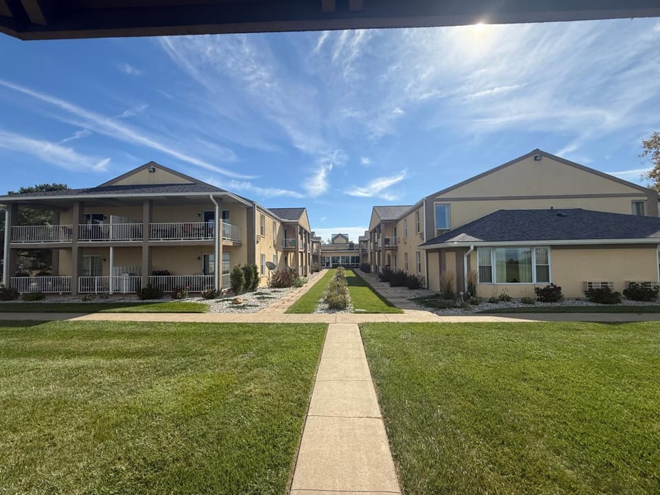 Clinton Inn & Suites Hotel in Port Clinton