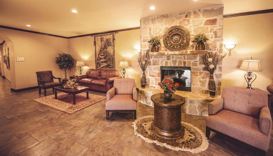 La Quinta Inn & Suites by Wyndham Marble Falls Hotel in Marble Falls