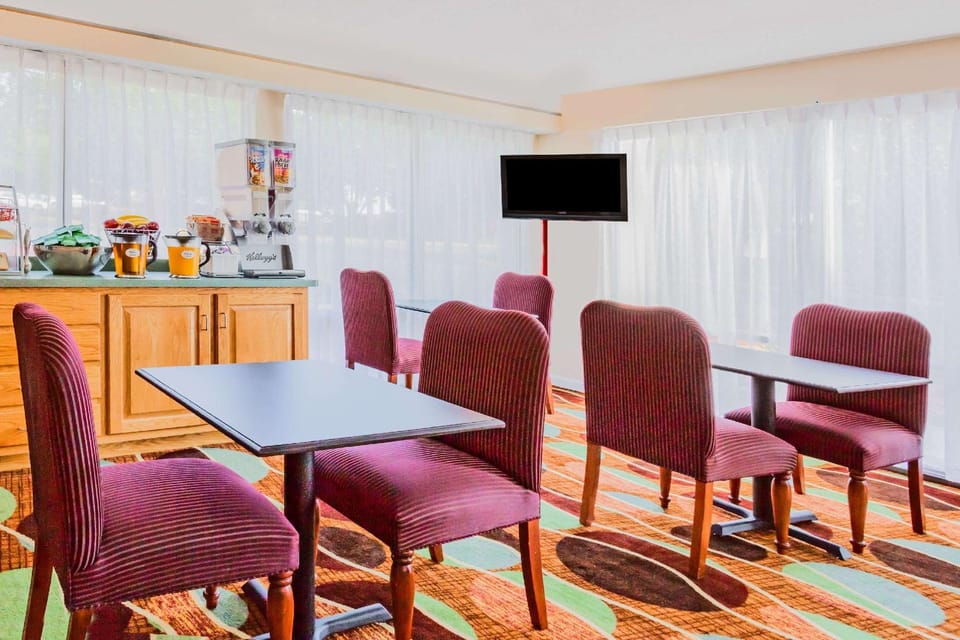 Super 8 By Wyndham Stafford Hotel in Virginia
