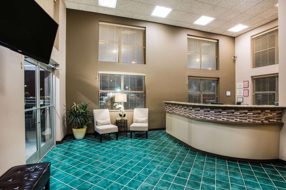 Super 8 By Wyndham Sevierville Riverside Hotel in Catlettsburg
