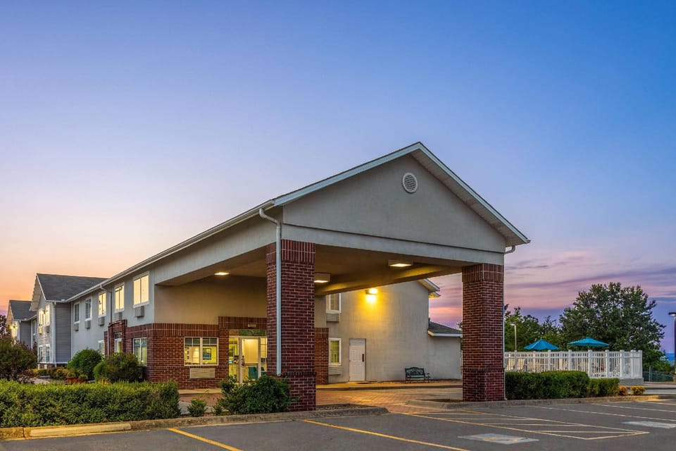 Days Inn by Wyndham Mountain Home Hotel in Mountain Home
