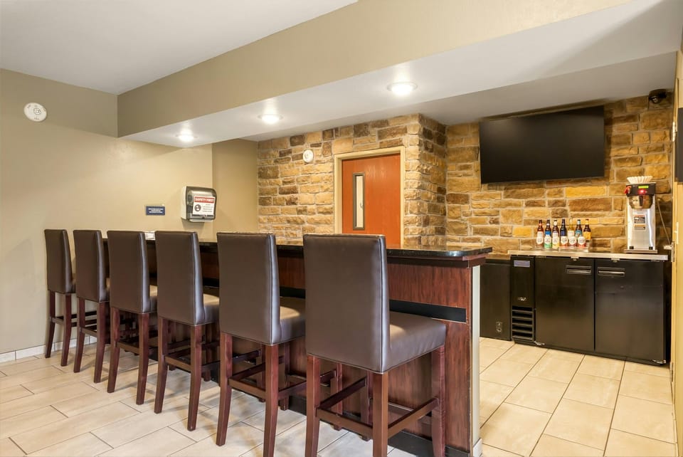 Cobblestone Inn and Suites - Avoca Hotel in Iowa