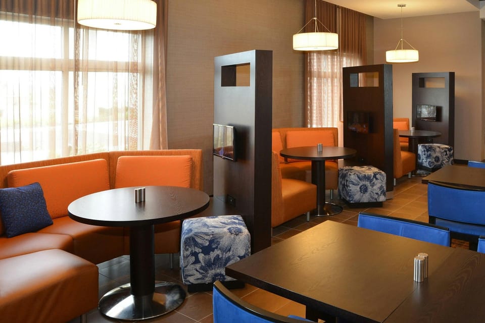 Courtyard by Marriott Youngstown Canfield Hotel in Ohio