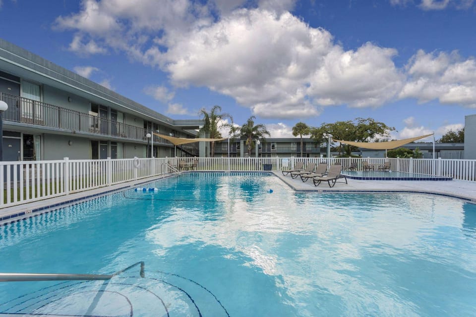 Super 8 By Wyndham Ocala Hotel in Ocala