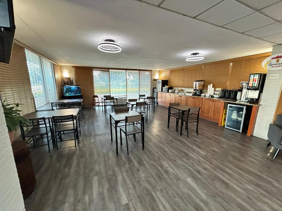 Super 8 By Wyndham Ocala Hotel in Ocala