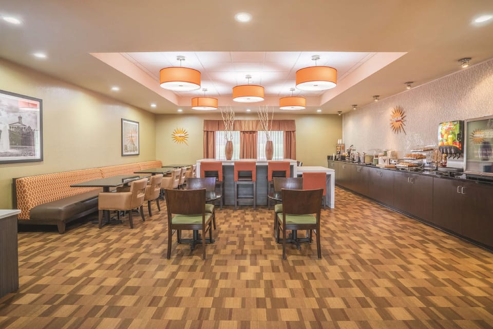 La Quinta Inn & Suites by Wyndham Smyrna TN - Nashville Hotel in La Vergne