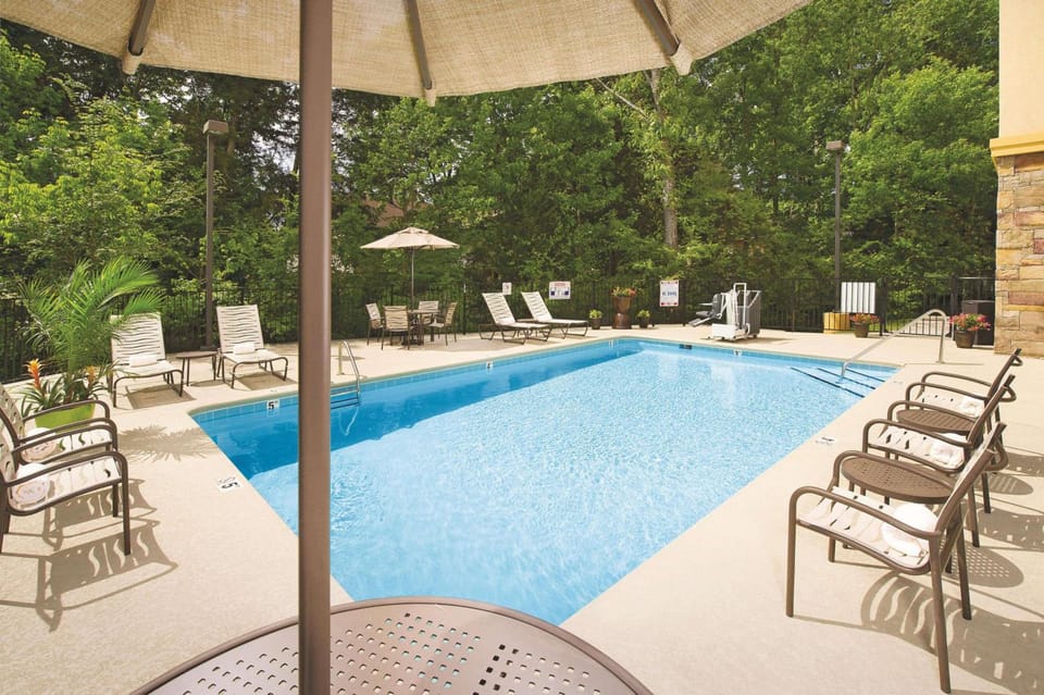 La Quinta Inn & Suites by Wyndham Smyrna TN - Nashville Hotel in La Vergne
