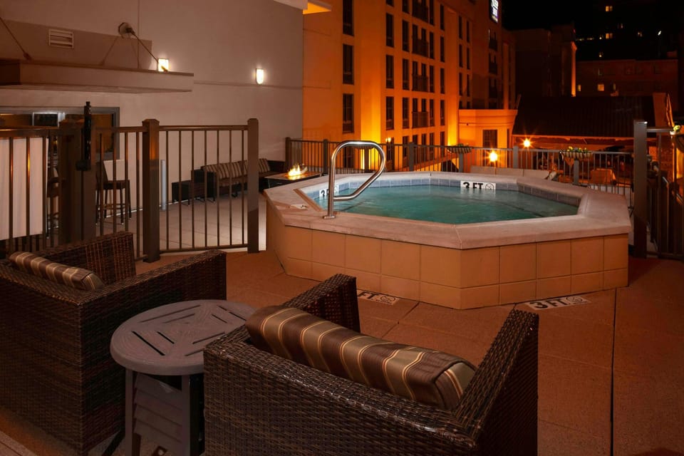 Courtyard by Marriott Memphis Downtown Hotel in Mud Island