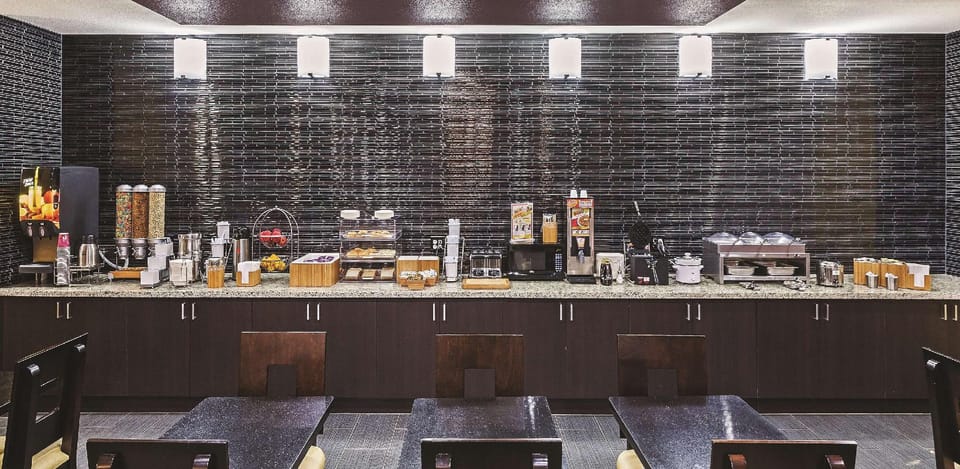La Quinta Inn & Suites by Wyndham Jourdanton - Pleasanton Hotel in Rio Grande