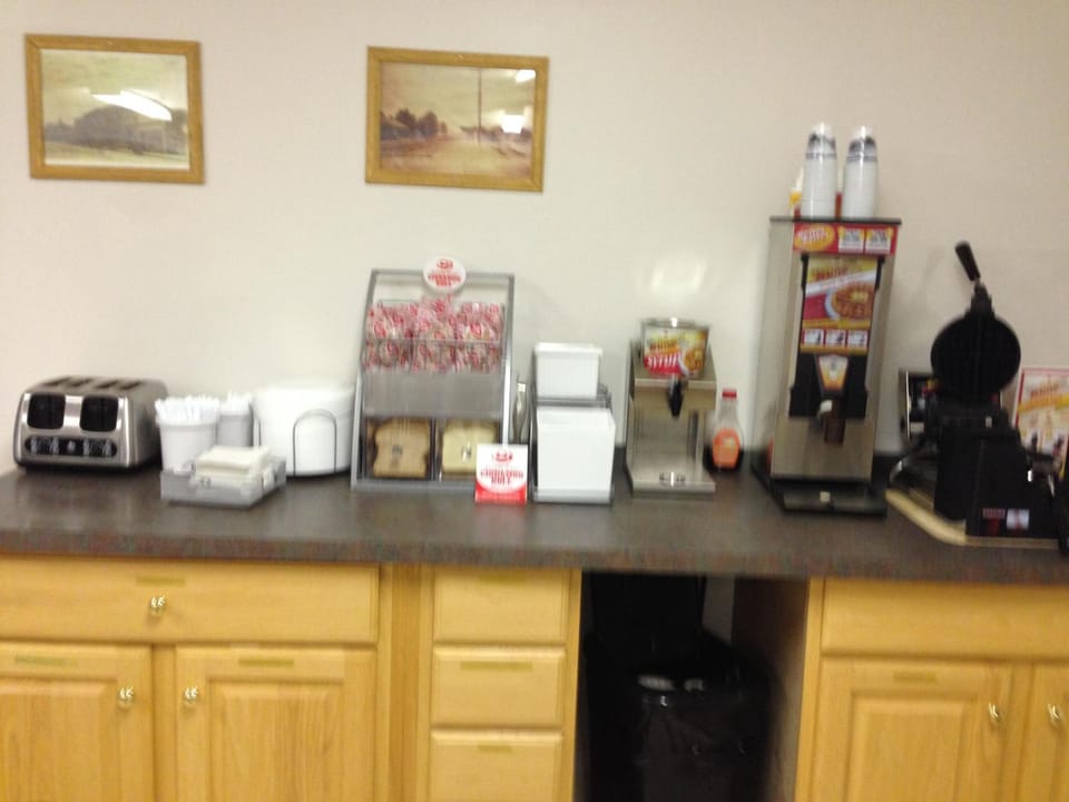 Super 8 By Wyndham Gas City Marion Area Hotel in Indiana