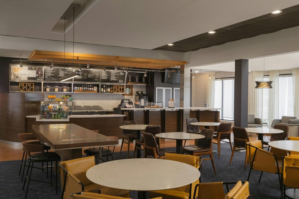 Courtyard by Marriott Louisville East Hotel in Hurstbourne