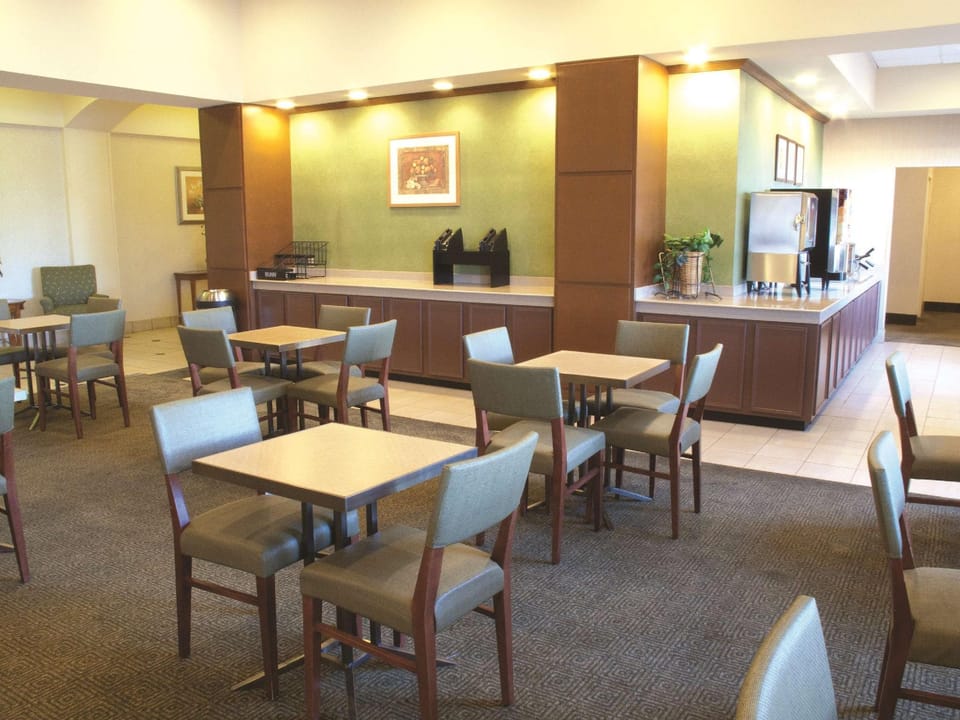 La Quinta Inn & Suites by Wyndham New Haven Hotel in New Haven