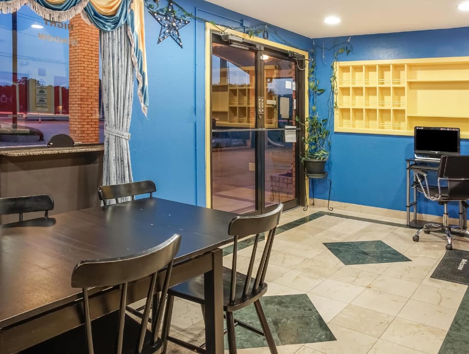 Days Inn by Wyndham Bastrop Hotel in Bastrop