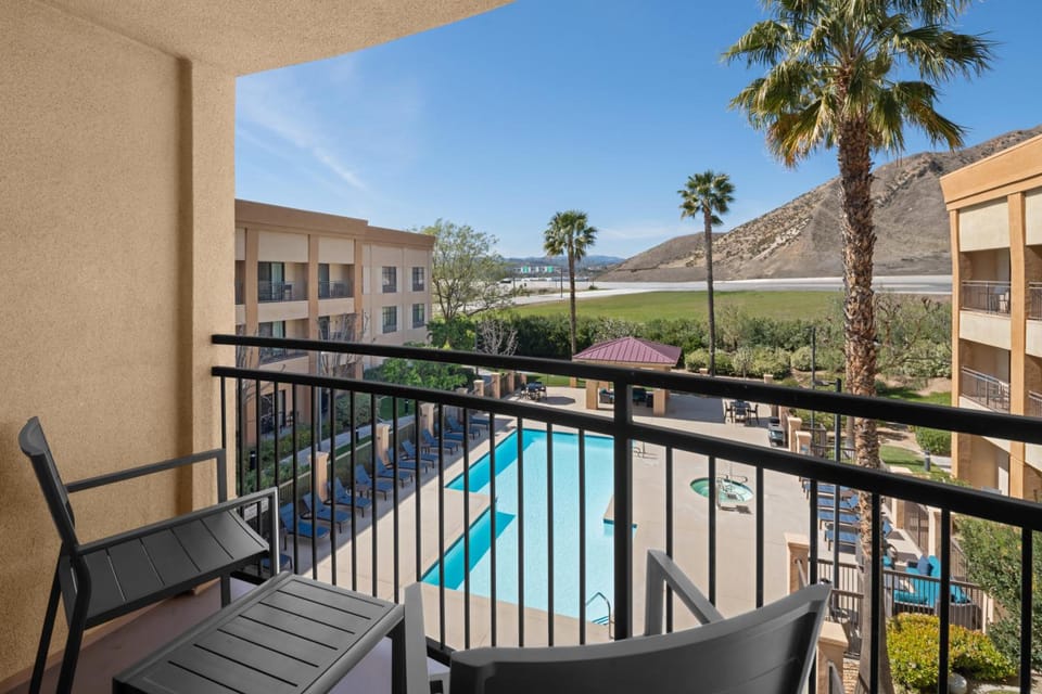 Courtyard by Marriott Santa Clarita Valencia Hotel in Valencia