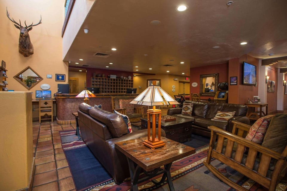 Table Mountain Inn Hotel in Golden