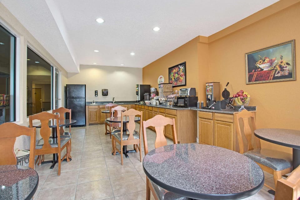 Super 8 By Wyndham Daytona Beach Hotel in Florida