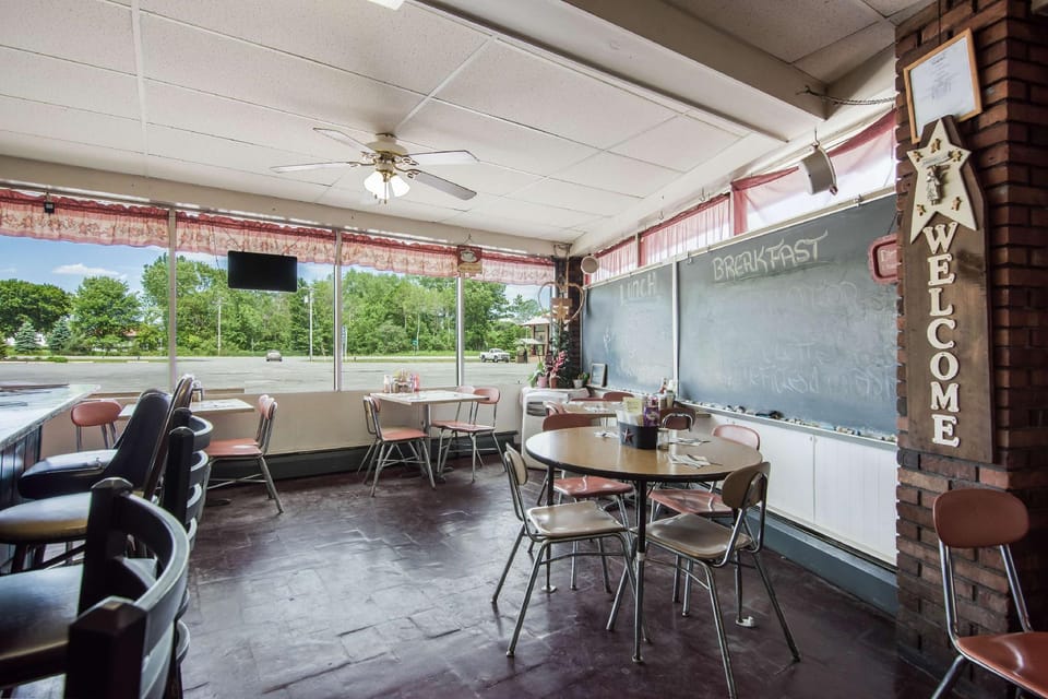 Knights Inn  Amsterdam NY Motel in Hudson Valley