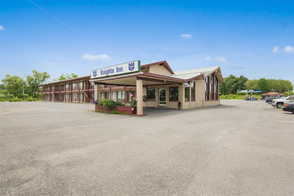 Knights Inn  Amsterdam NY Motel in Hudson Valley