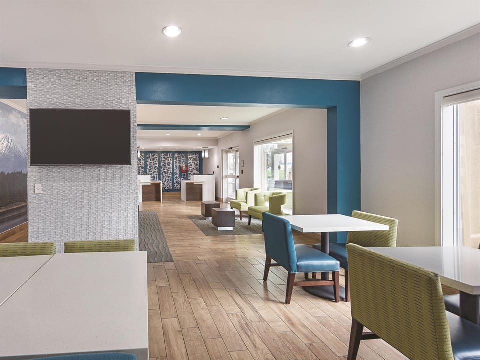 La Quinta Inn & Suites by Wyndham Central Point - Medford Hotel in Central Point