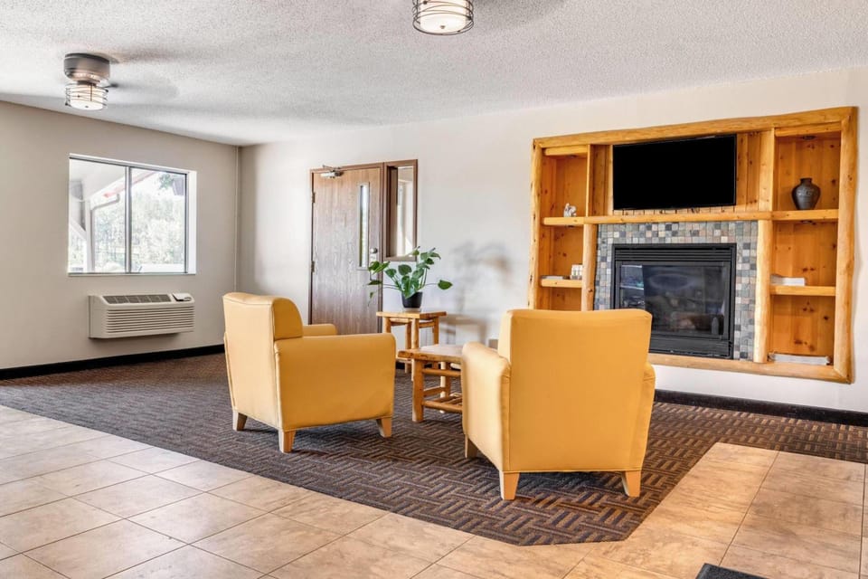 Super 8 By Wyndham Custer/Crazy Horse Area Hotel in Custer