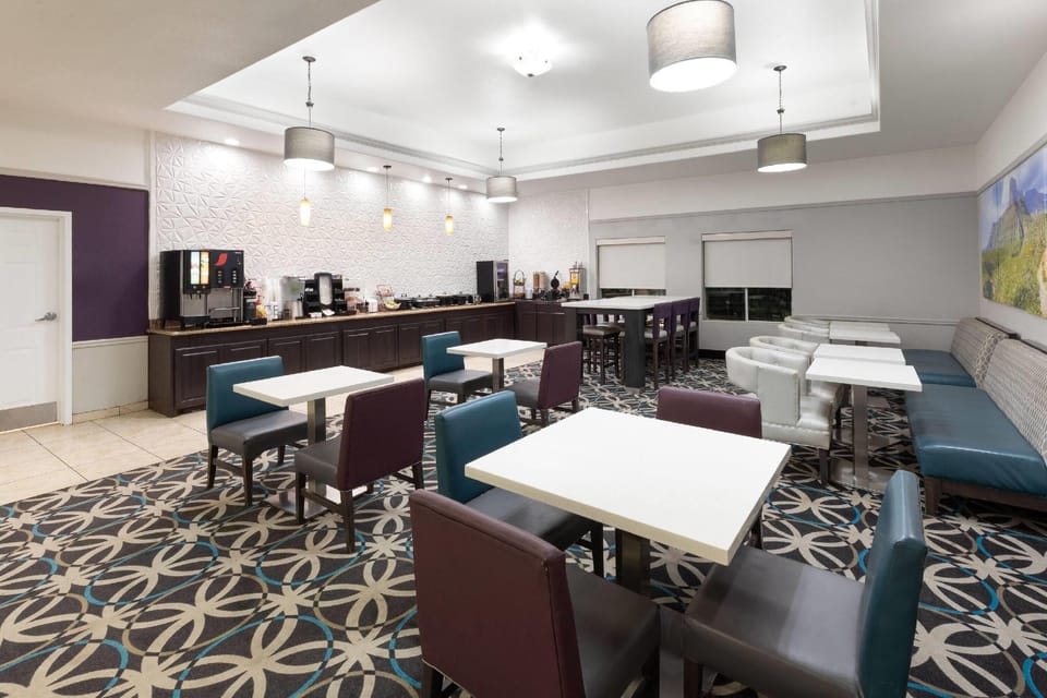 La Quinta Inn & Suites by Wyndham Brownwood Hotel in Brownwood