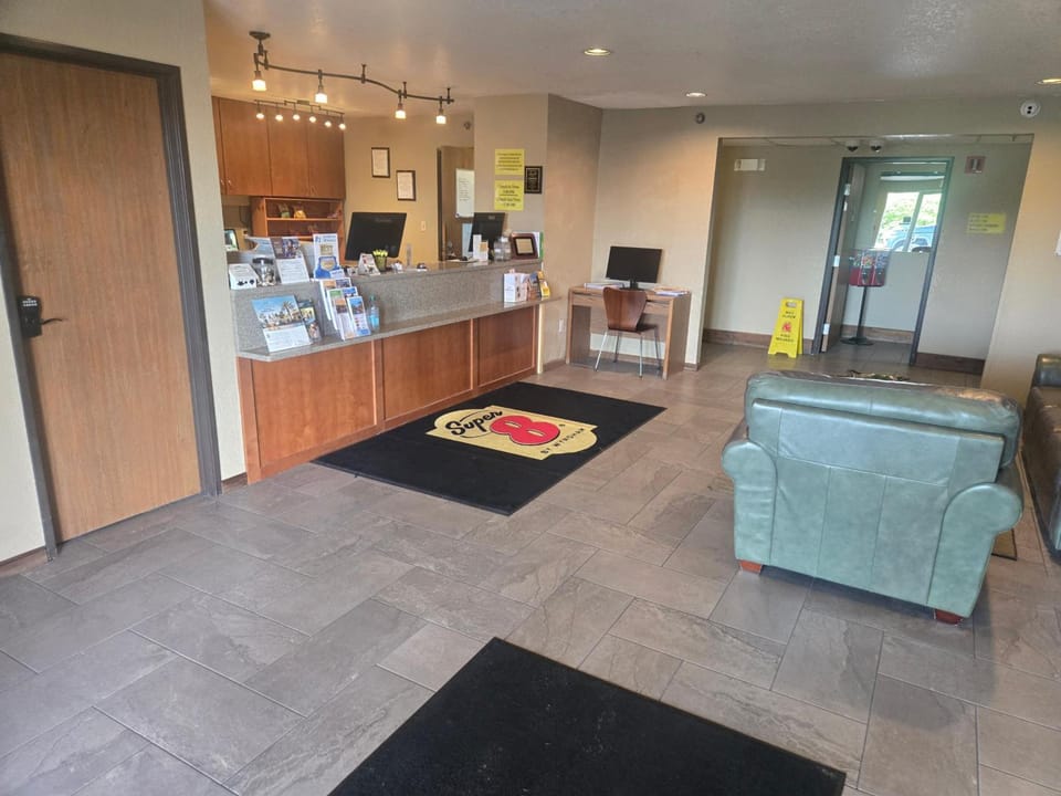 Super 8 By Wyndham Grayling Hotel in Michigan
