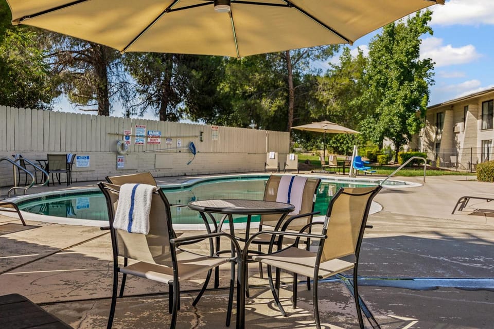 Heritage Inn Express Roseville Motel in Roseville