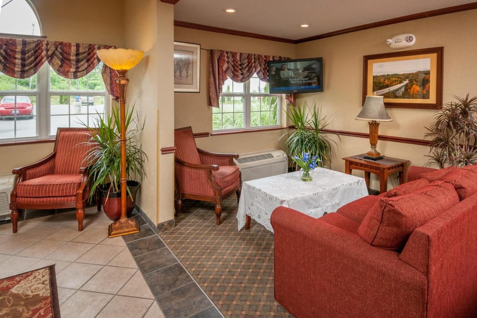Microtel Inn & Suites by Wyndham Beckley East Hotel in Beckley