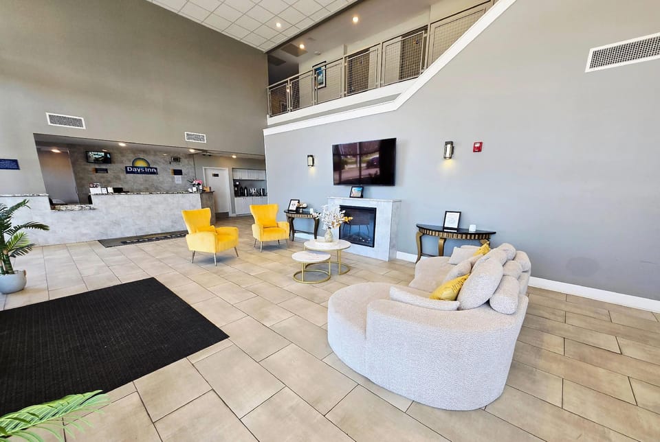 Days Inn & Suites by Wyndham Columbus East Airport Hotel in Reynoldsburg