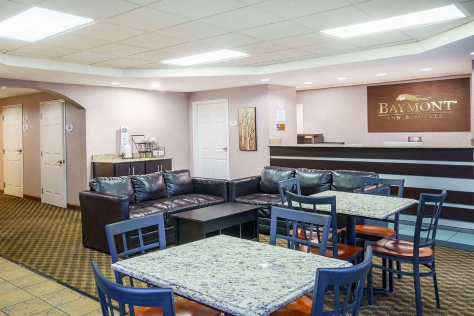 Baymont by Wyndham Gallatin Hotel in Gallatin