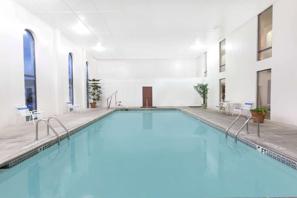 Super 8 By Wyndham Conway Hotel in Conway