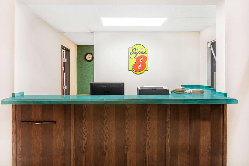 Super 8 By Wyndham Conway Hotel in Conway