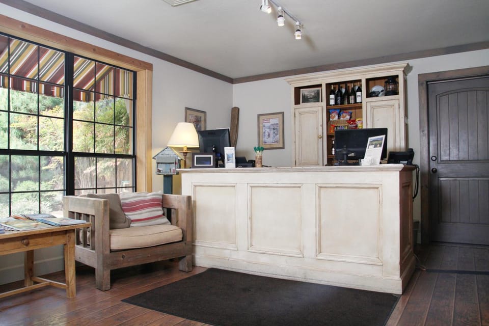 Riverside Inn Hotel in Grants Pass