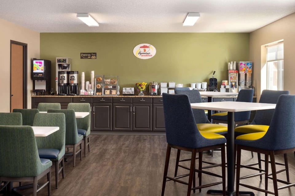 Super 8 By Wyndham Sioux Falls Hotel in Sioux Falls