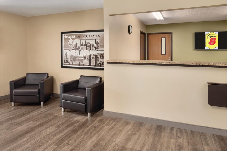 Super 8 By Wyndham Sioux Falls Hotel in Sioux Falls