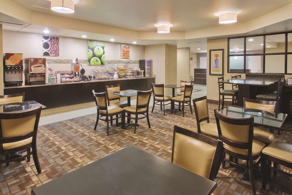 La Quinta Inn & Suites by Wyndham Columbus - Grove City Hotel in Grove City