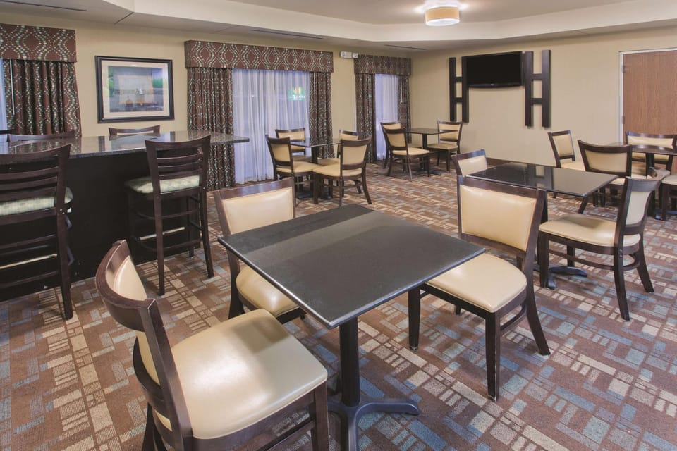 La Quinta Inn & Suites by Wyndham Columbus - Grove City Hotel in Grove City