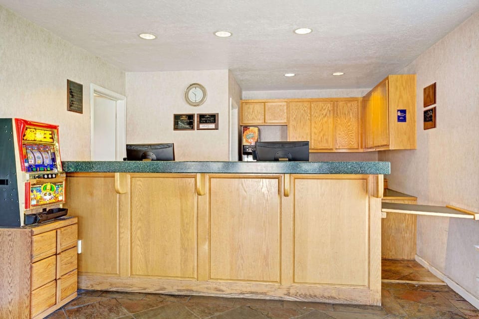 Howard Johnson by Wyndham South Lake Tahoe Hotel in South Lake Tahoe