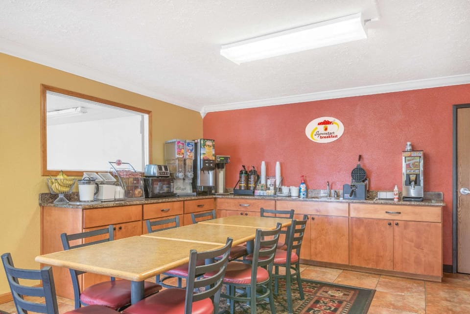 Super 8 By Wyndham Vincennes Hotel in Indiana
