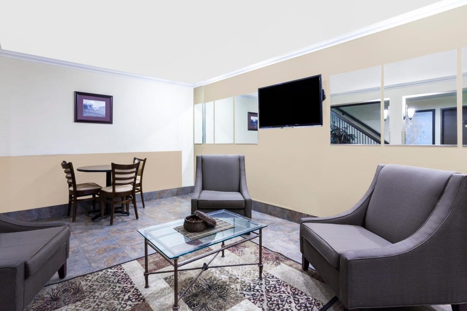 Days Inn by Wyndham Bellingham Hotel in Bellingham