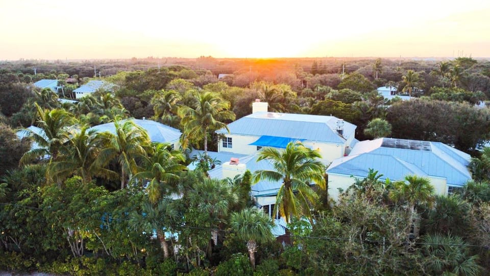 The Caribbean Court Boutique Hotel Hotel in Vero Beach