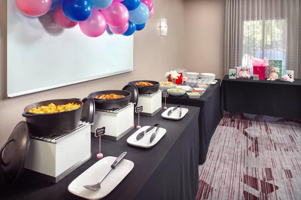 Courtyard by Marriott Charlotte Arrowood Hotel in Charlotte