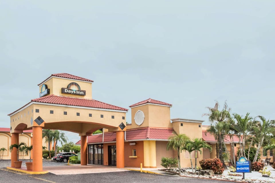 Days Inn by Wyndham Fort Myers Hotel in Fort Myers