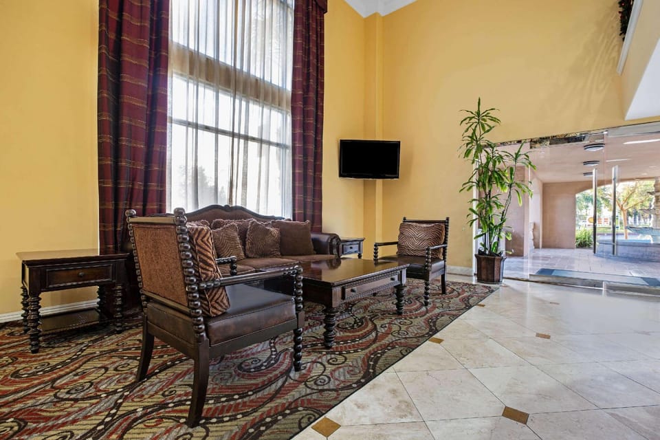 La Quinta Inn & Suites by Wyndham Moreno Valley Hotel in Moreno Valley