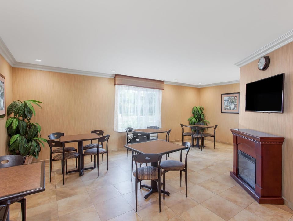 Days Inn by Wyndham Carlsbad Hotel in Carlsbad