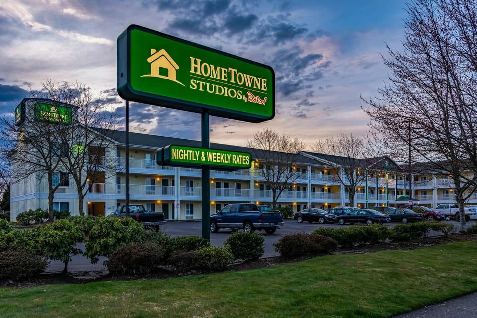 HomeTowne Studios Eugene - Springfield Hotel in Springfield
